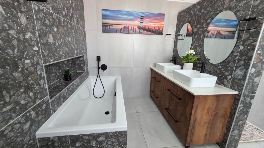 3 Bedroom Property for Sale in Hartenbos Central Western Cape